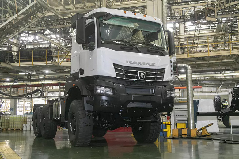 В России сертифицировали мощный новый КамАЗ К5, способный буксировать прицепы массой 86 тонн